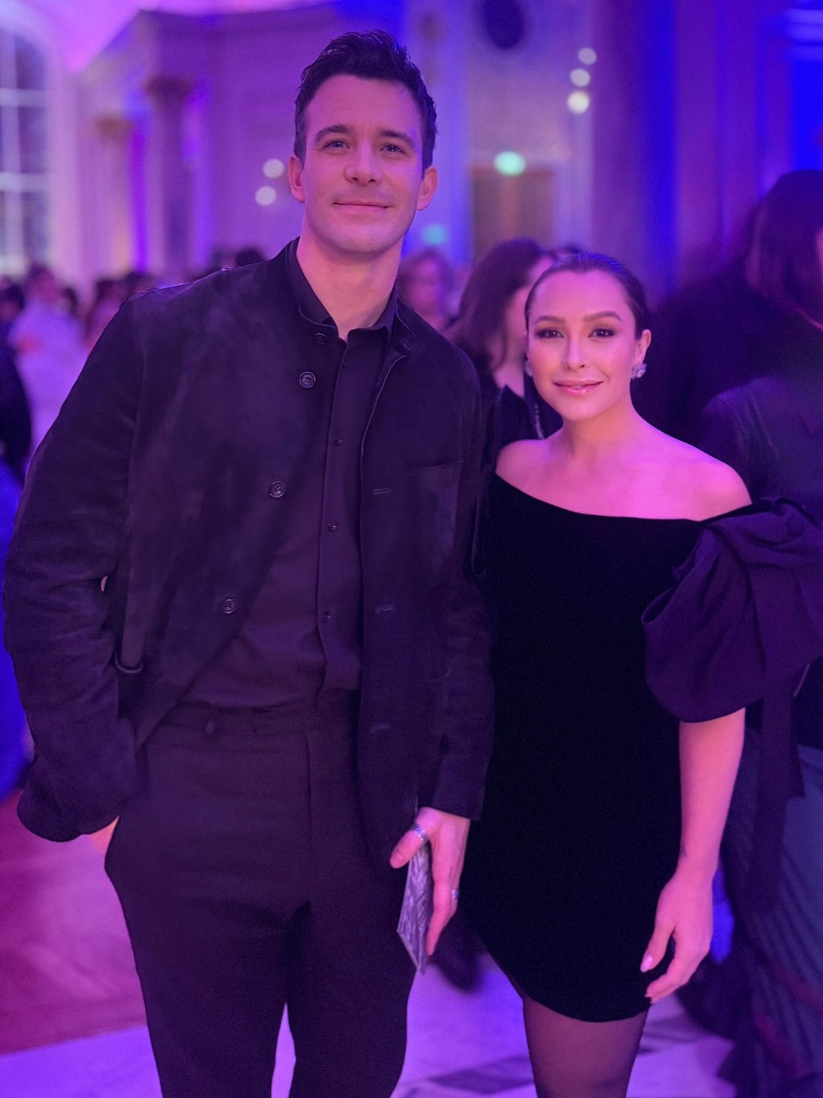 Carla Diaz vai à première global de Bridgerton em Paris