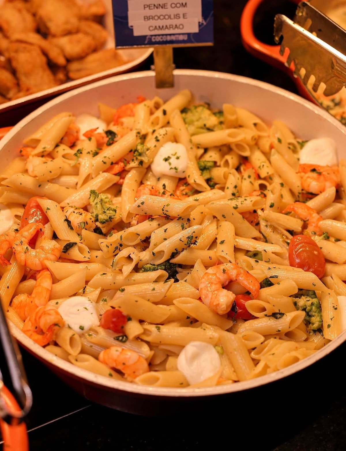 Coco Bambu Barra lança buffet com camarão à vontade em fevereiro