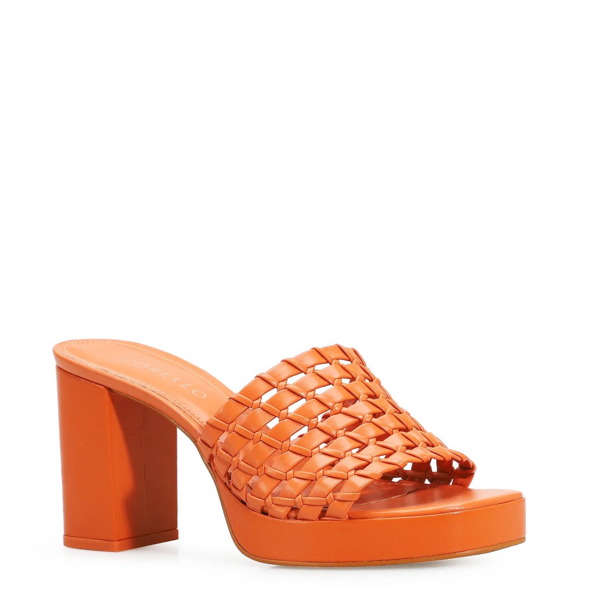 Laranja vira protagonista e dita tendência para looks da temporada