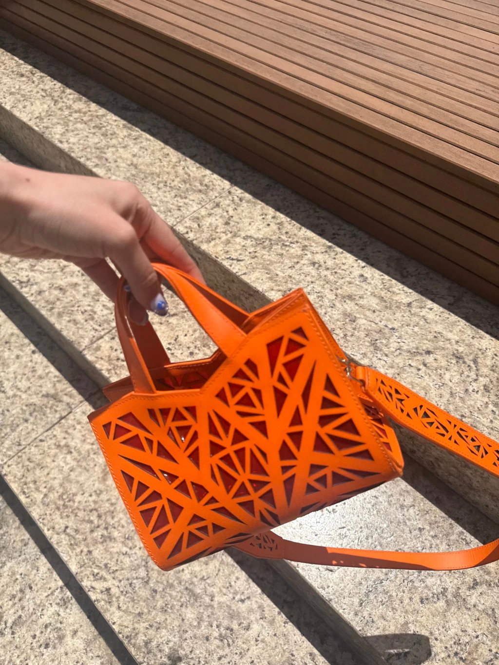 Laranja vira protagonista e dita tendência para looks da temporada