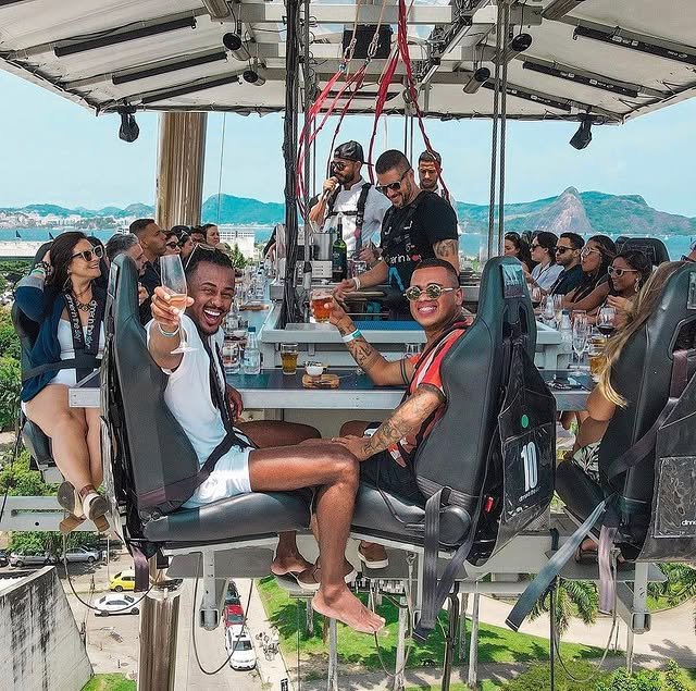 Sunset a 50 m é destaque do Dinner in the Sky 2026 em SP