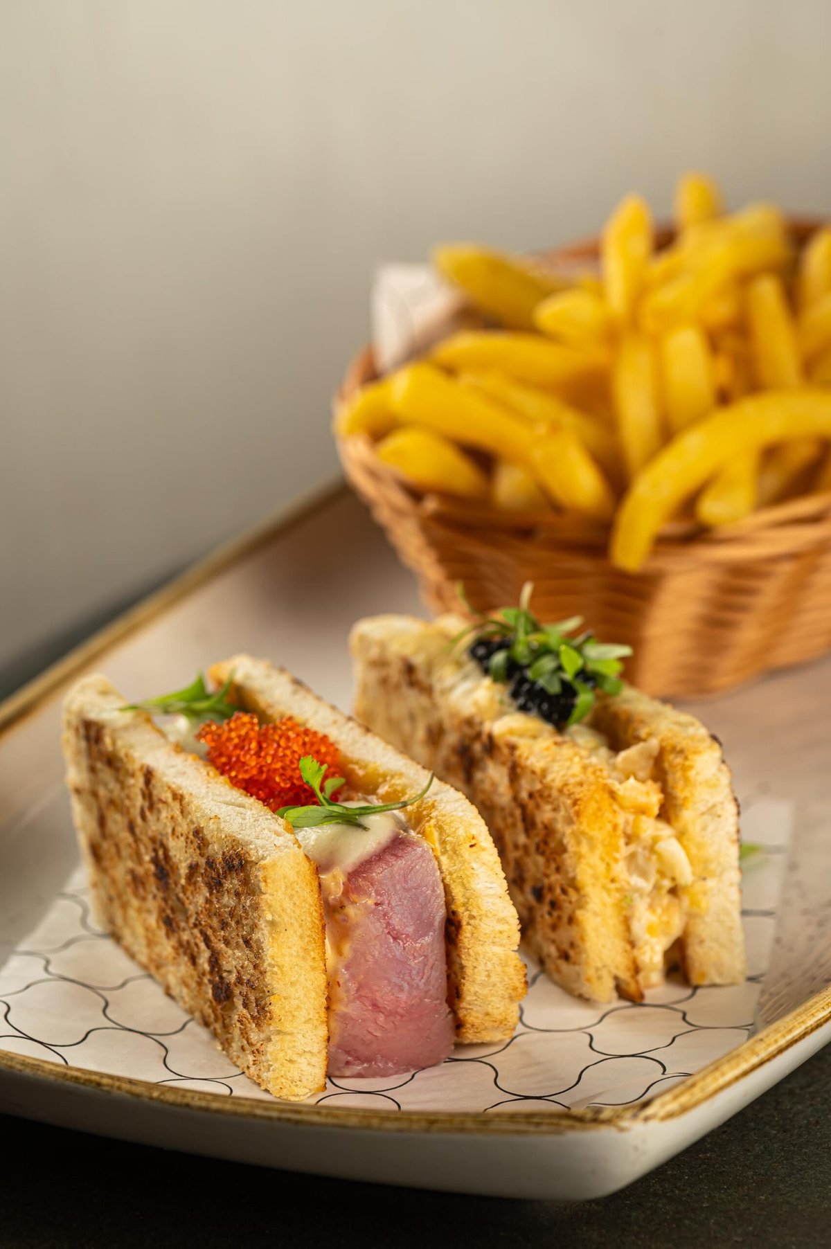 Escama celebra 5 anos com menu inédito e bar de ostras