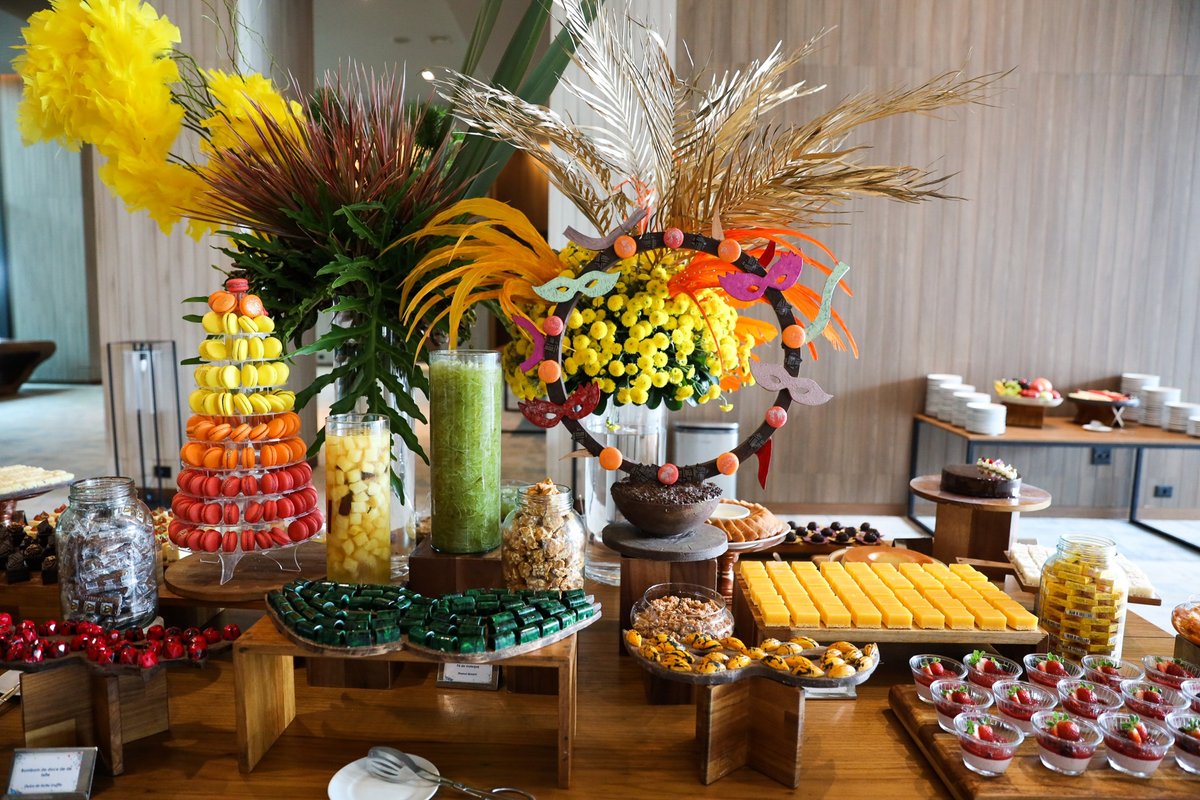 Grand Hyatt Rio faz feijoada pré-carnaval com Salgueiro