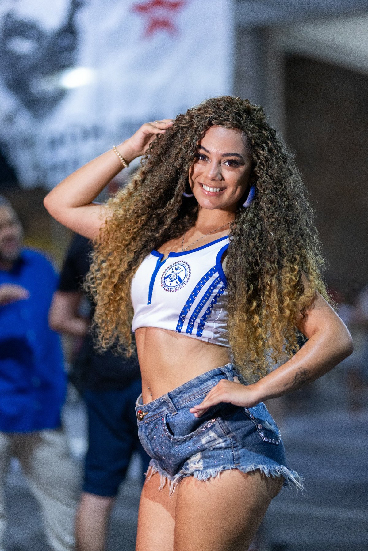 Karinne Rodrigues estreia como rainha da Acadêmicos de Niterói
