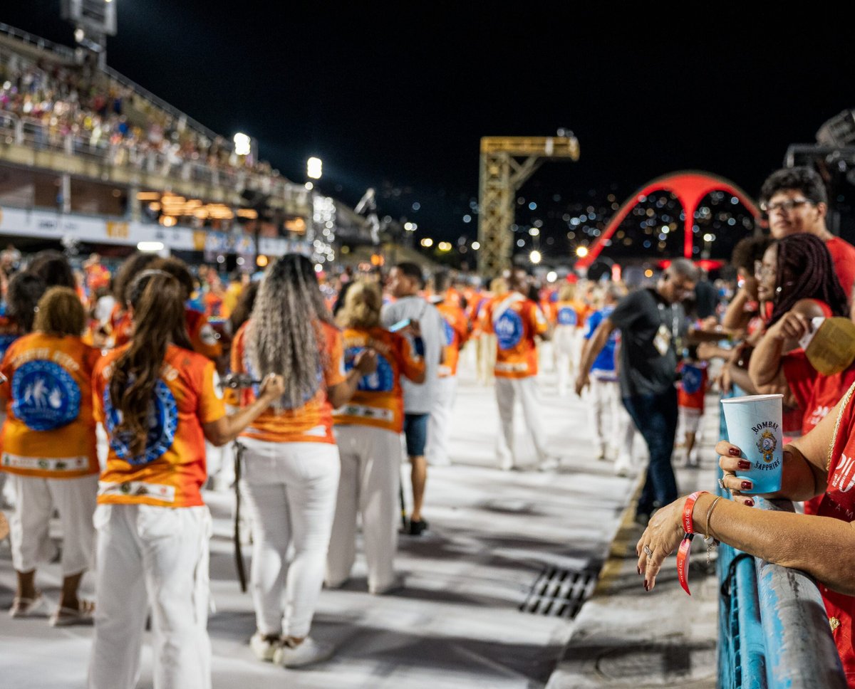 Camarote Rio Praia estreia nos ensaios na Sapucaí