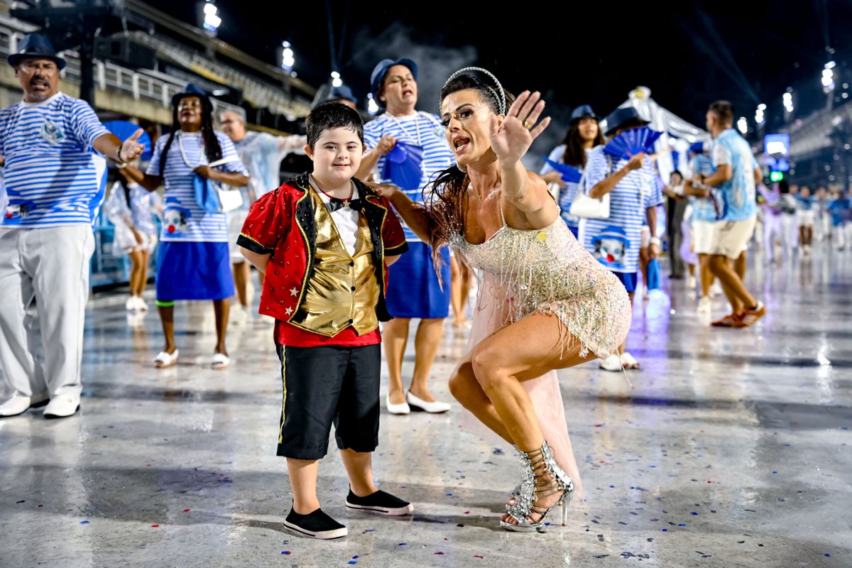 Tatiana Breia desfila em duas escolas na Sapucaí
