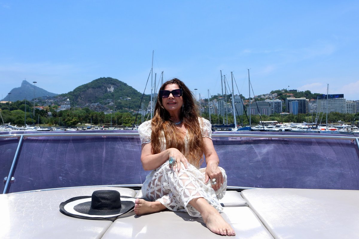 Kristhel celebra novo ciclo no Al Mare com símbolo da pérola