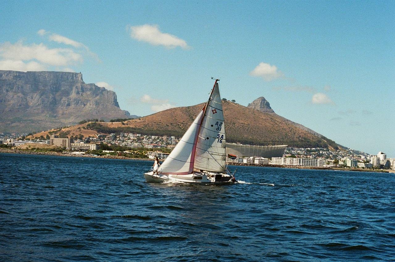 Theodora Prado é pioneira na Cape to Rio em solitário