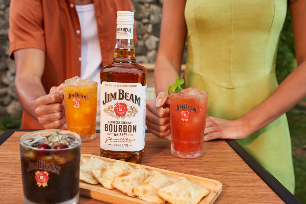 Jim Beam lança ativação de verão e carnaval em bares