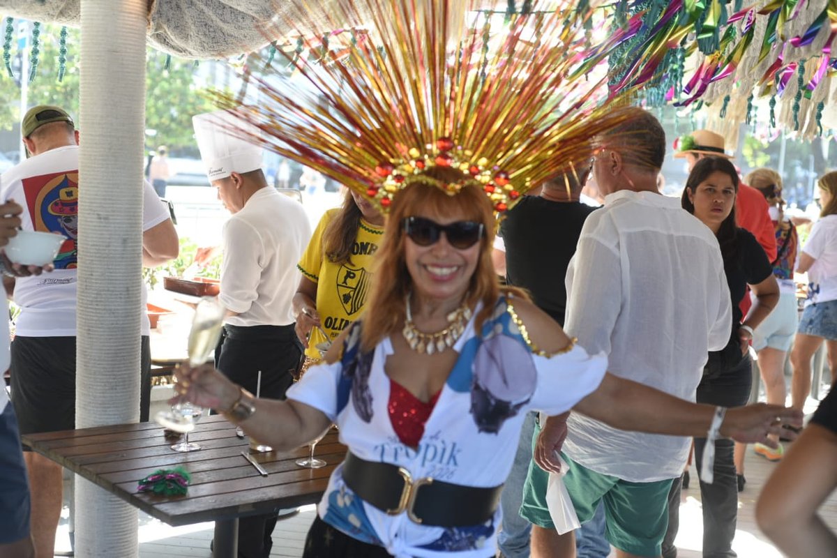 Fairmont Rio e Embaixadores do Turismo agitam Copacabana com o Bloco do Tropik