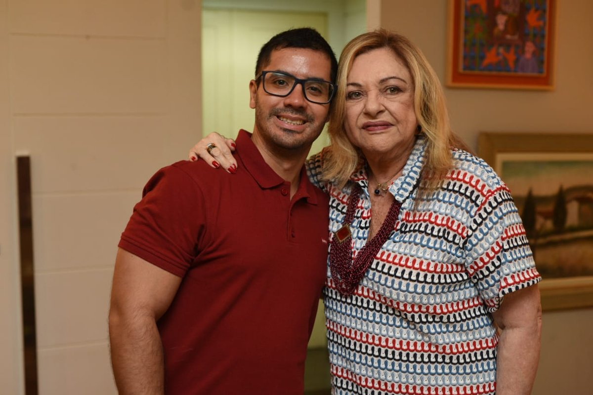 Bernadete Simonelli celebra 77 anos com feijoada em Ipanema