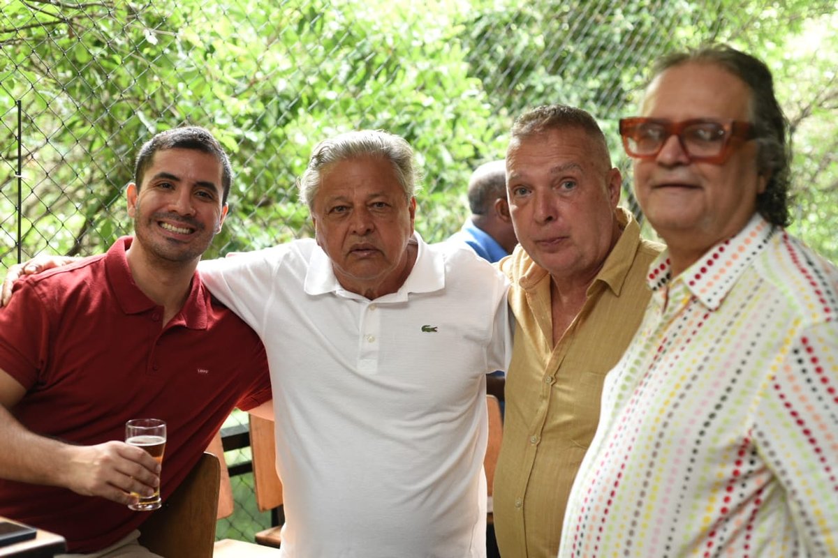 Bernadete Simonelli celebra 77 anos com feijoada em Ipanema