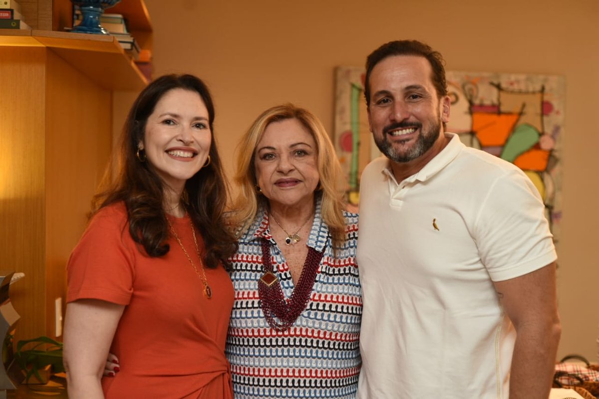 Bernadete Simonelli celebra 77 anos com feijoada em Ipanema