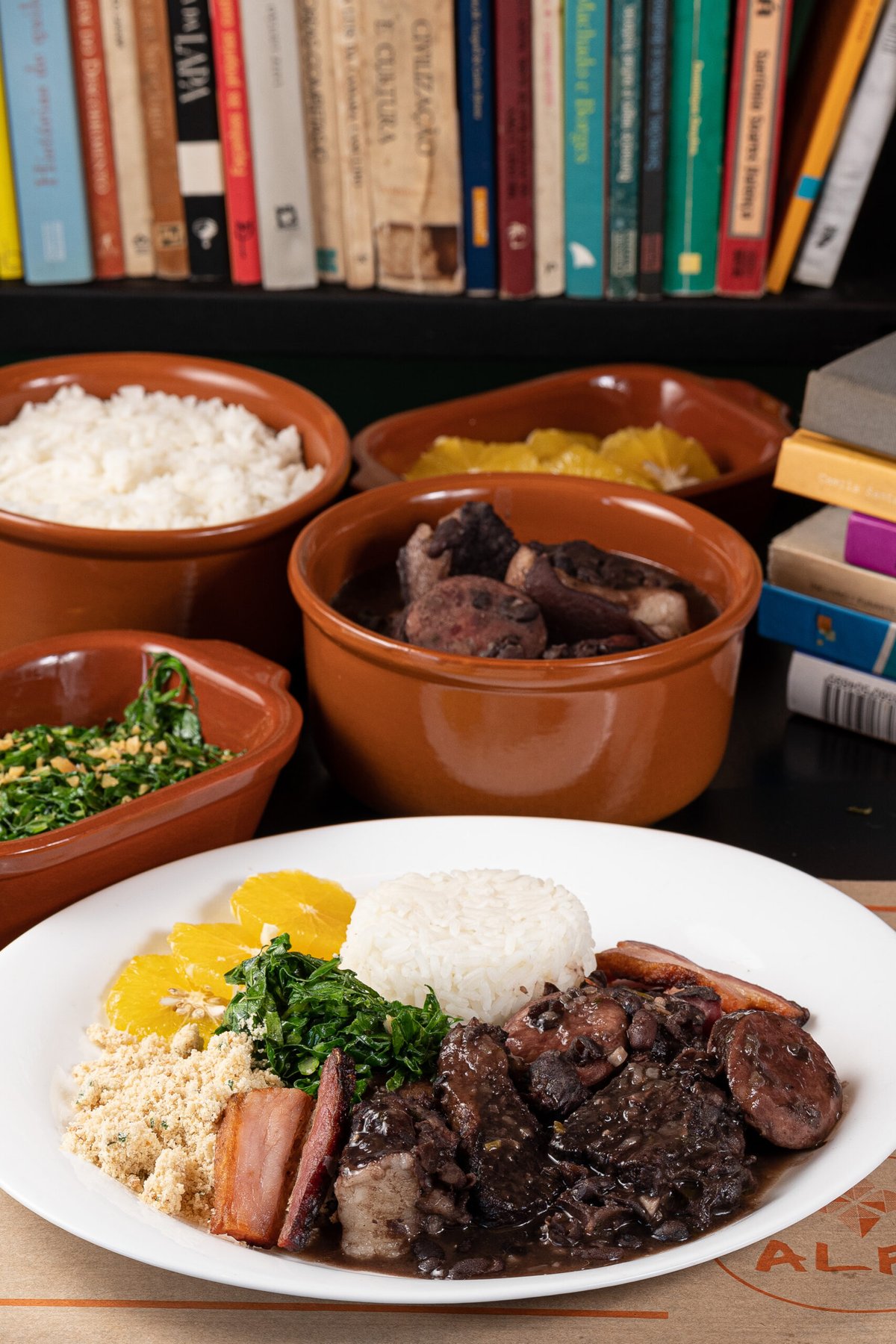 Al Farabi tem feijoada e samba no Carnaval do Rio