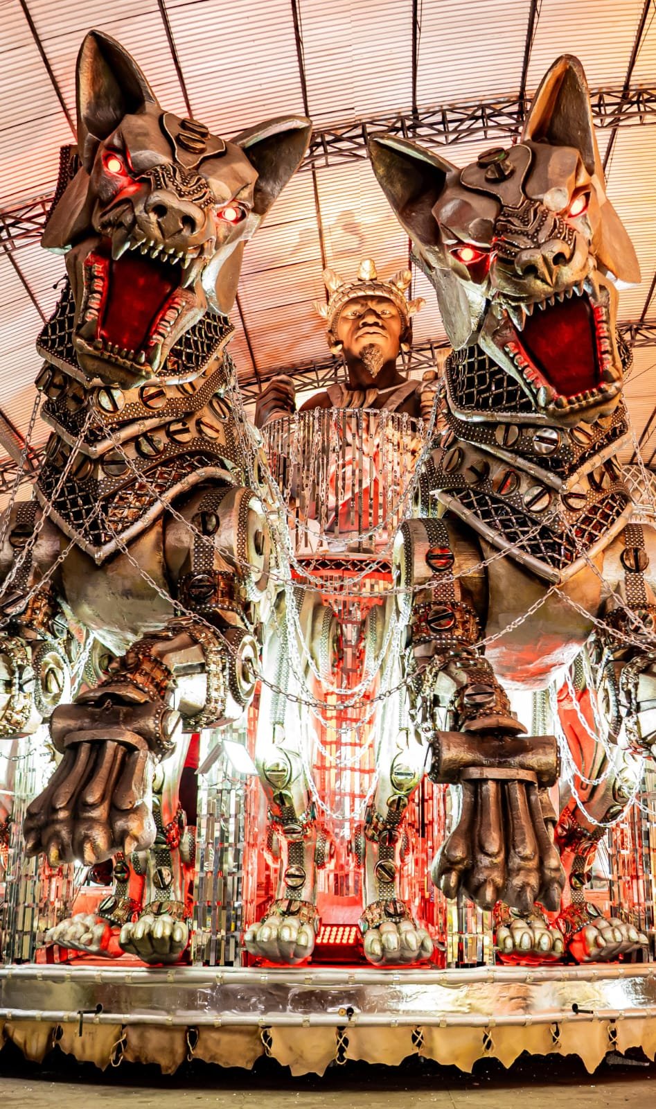 União de Maricá revela carro ‘Ogum e a forja do metal’ para 2026