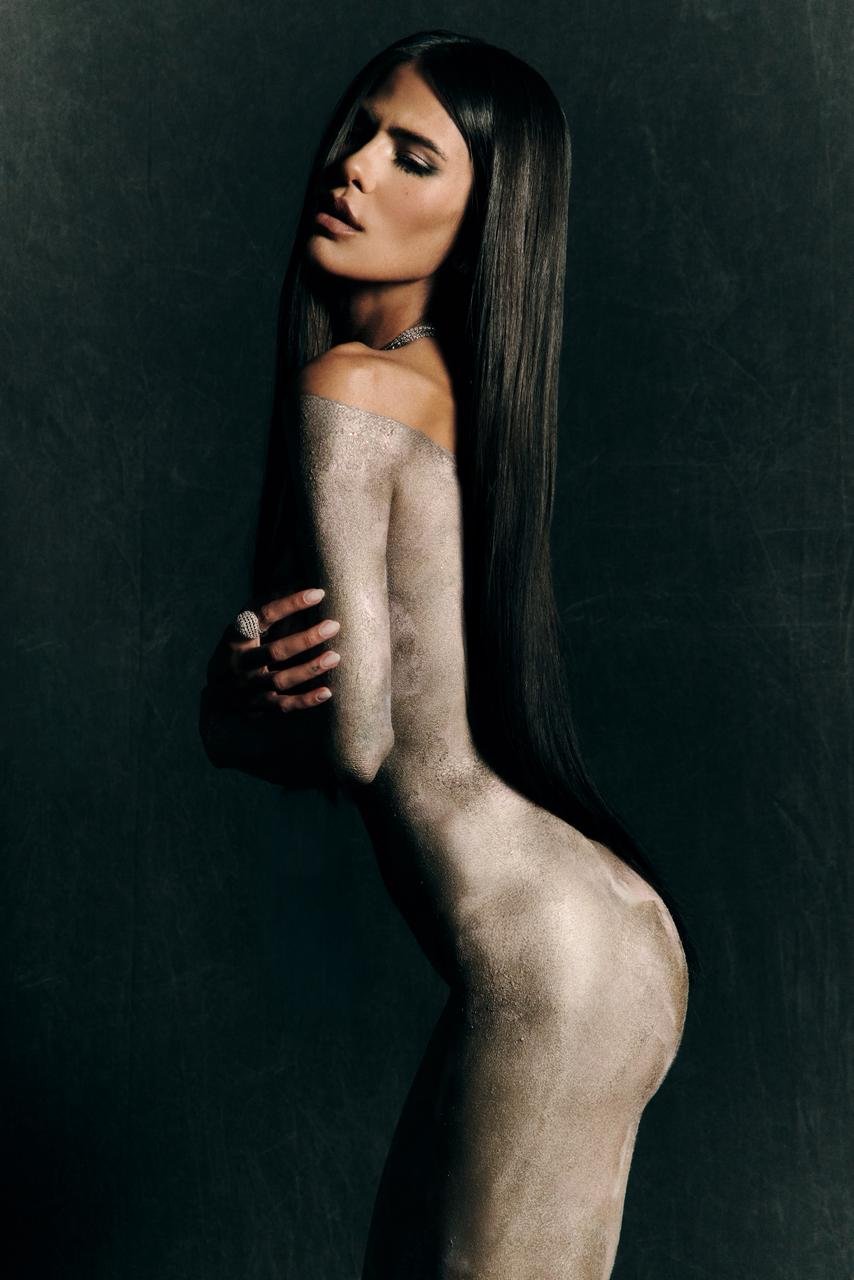 Anttónia aposta em pintura corporal e joias de R$3 milhões no baile