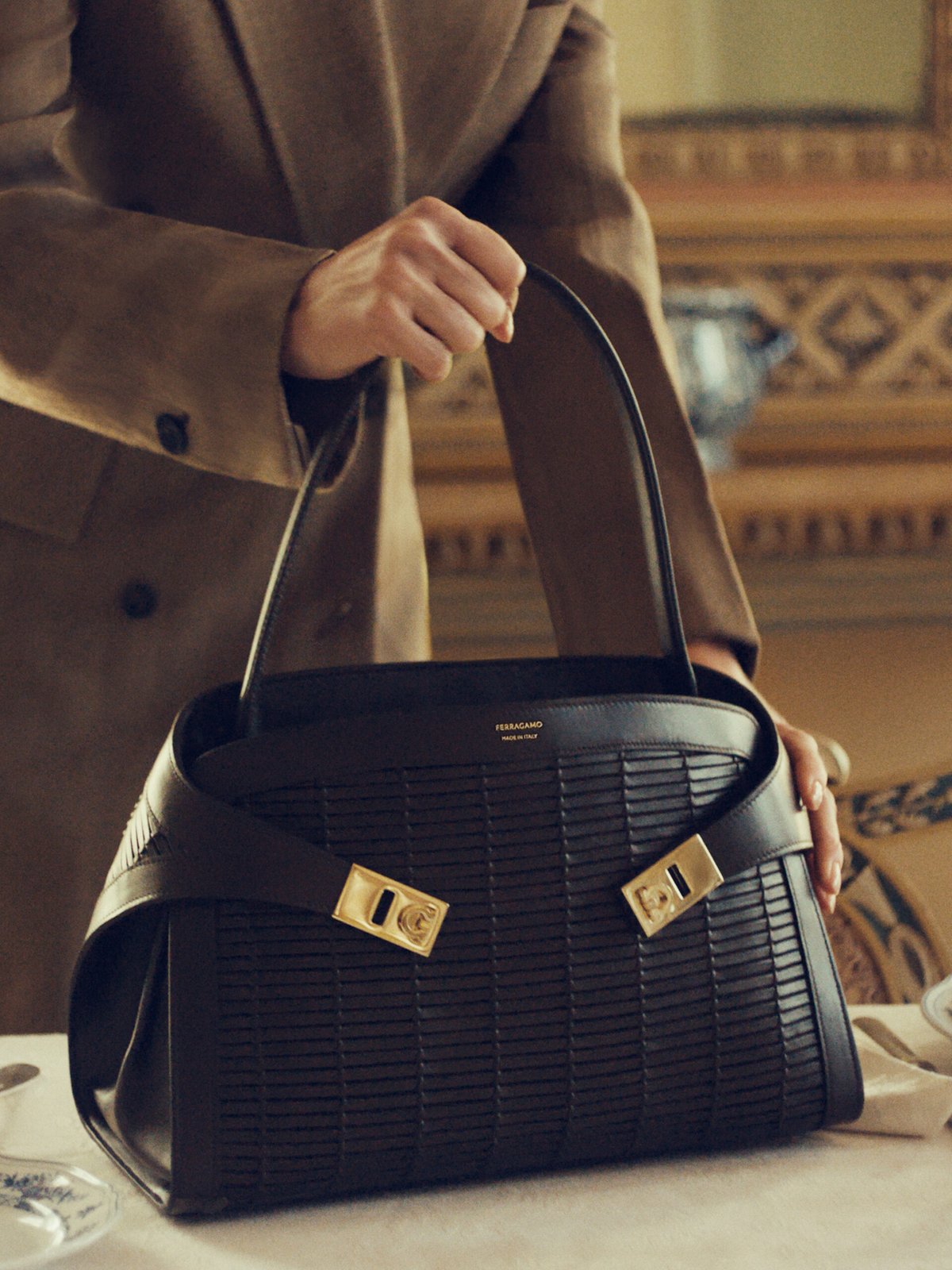 Ferragamo revela campanha “La Prima Impressione” com Christy Turlington