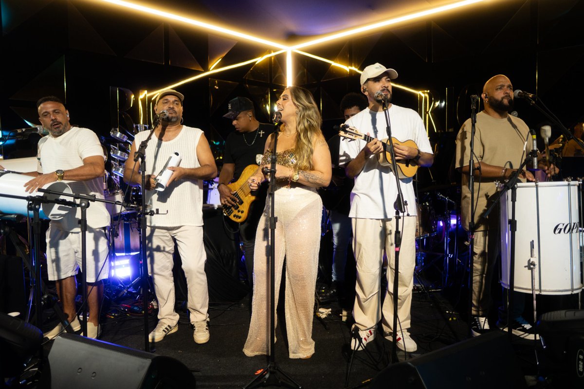 Xande de Pilares abre o Carnaval 2026 no Camarote Rio Praia