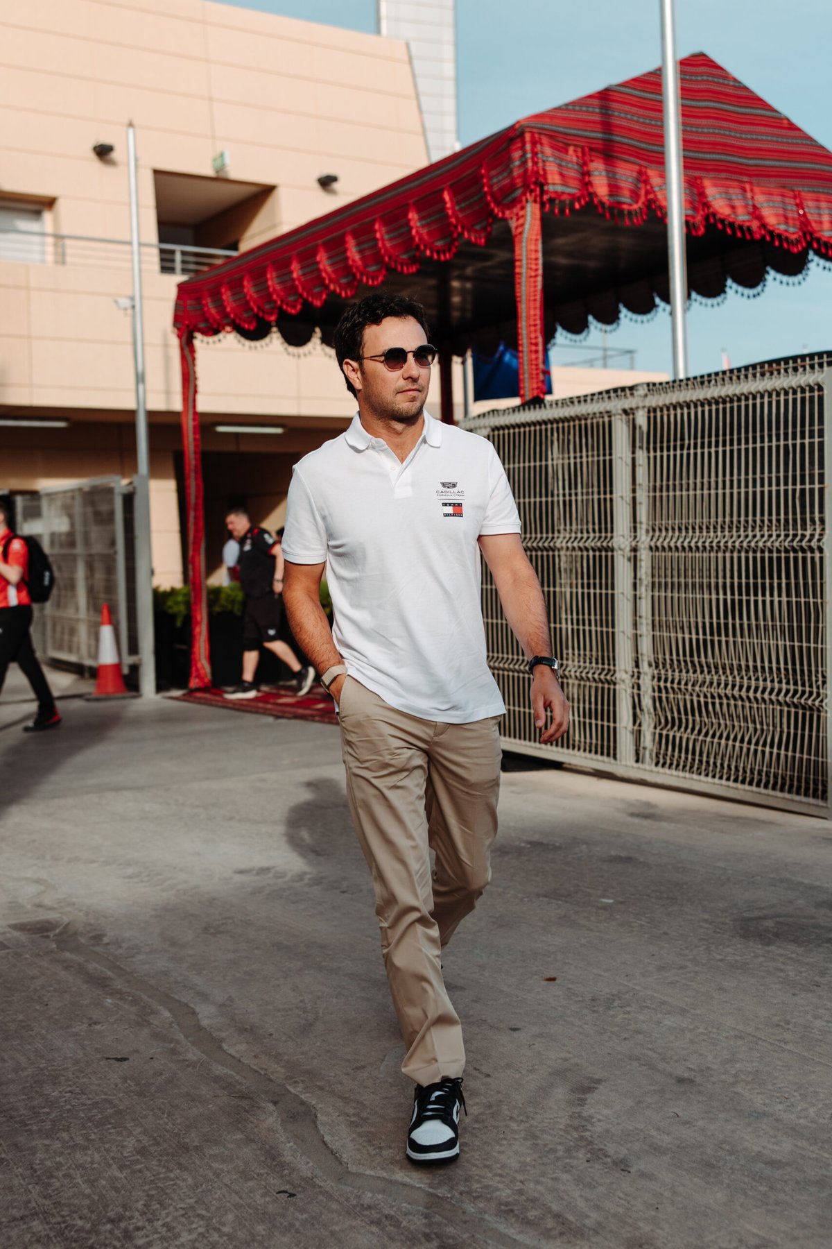 Checo Pérez e Bottas estrelam Tommy Hilfiger nos testes do Bahrein