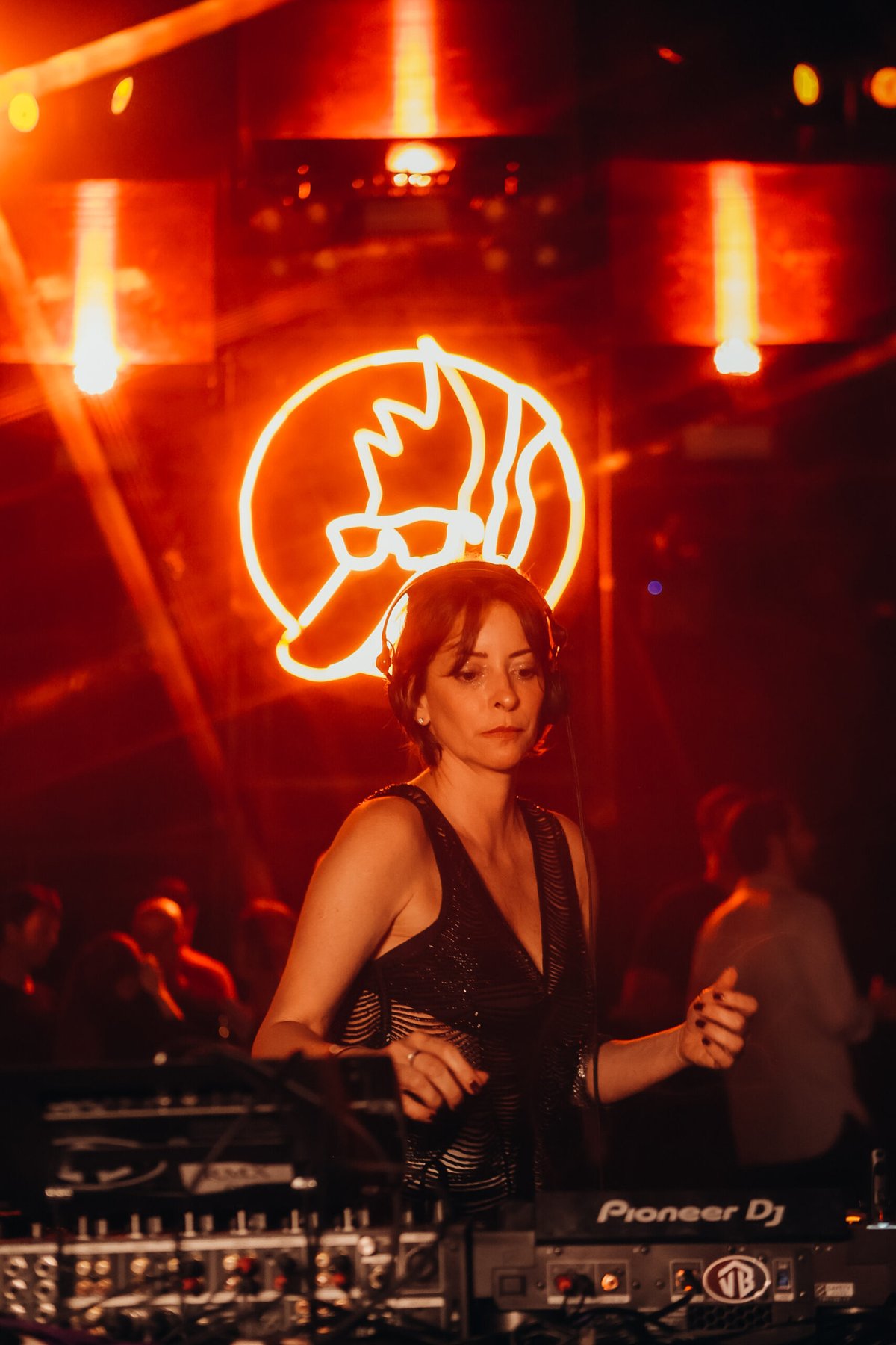 Pato com Laranja oferece programação off Carnaval com DJs e novo cardápio