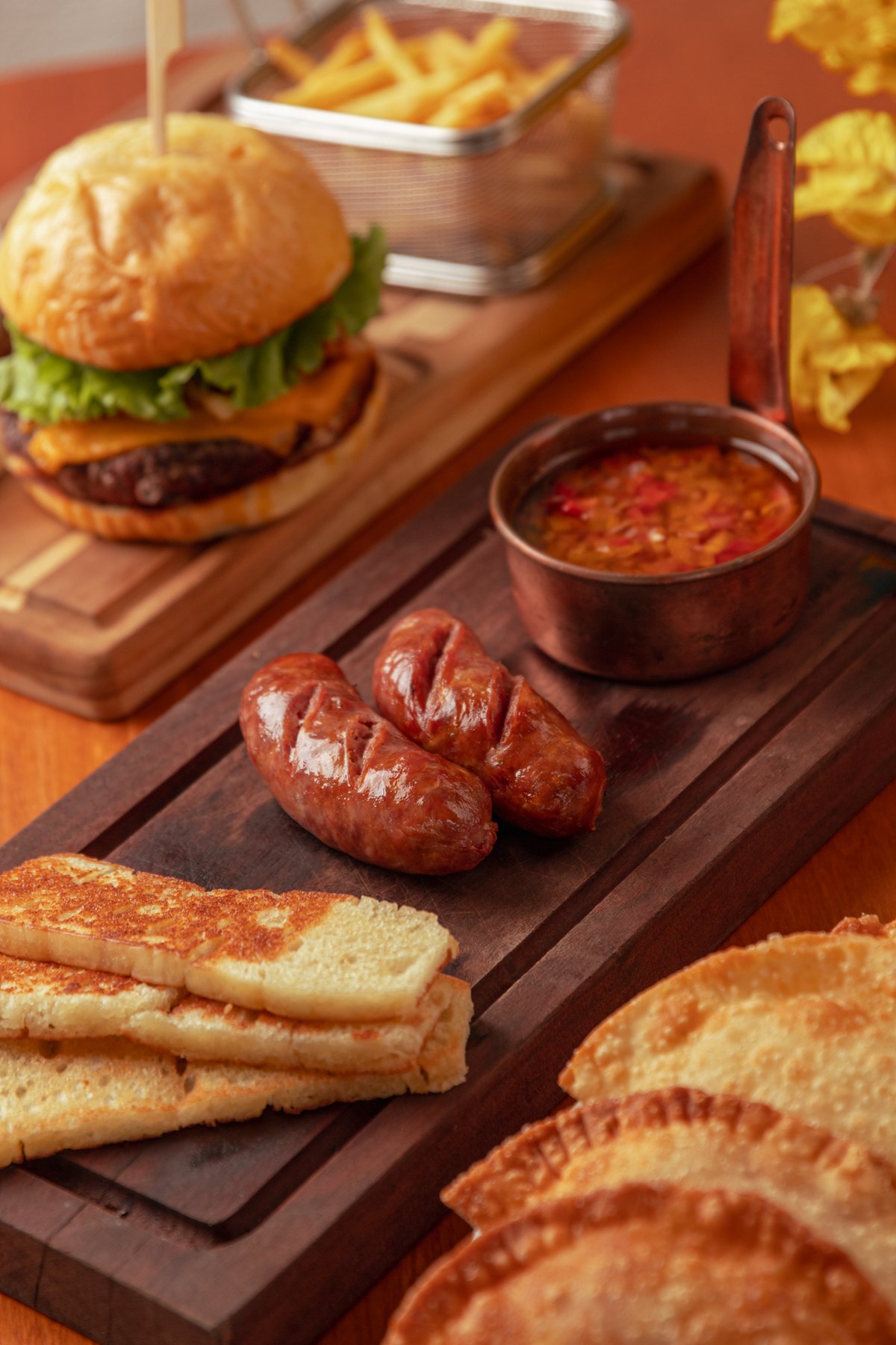 Flor da Lagoa celebra Carnaval com sunset e DJ em Araruama