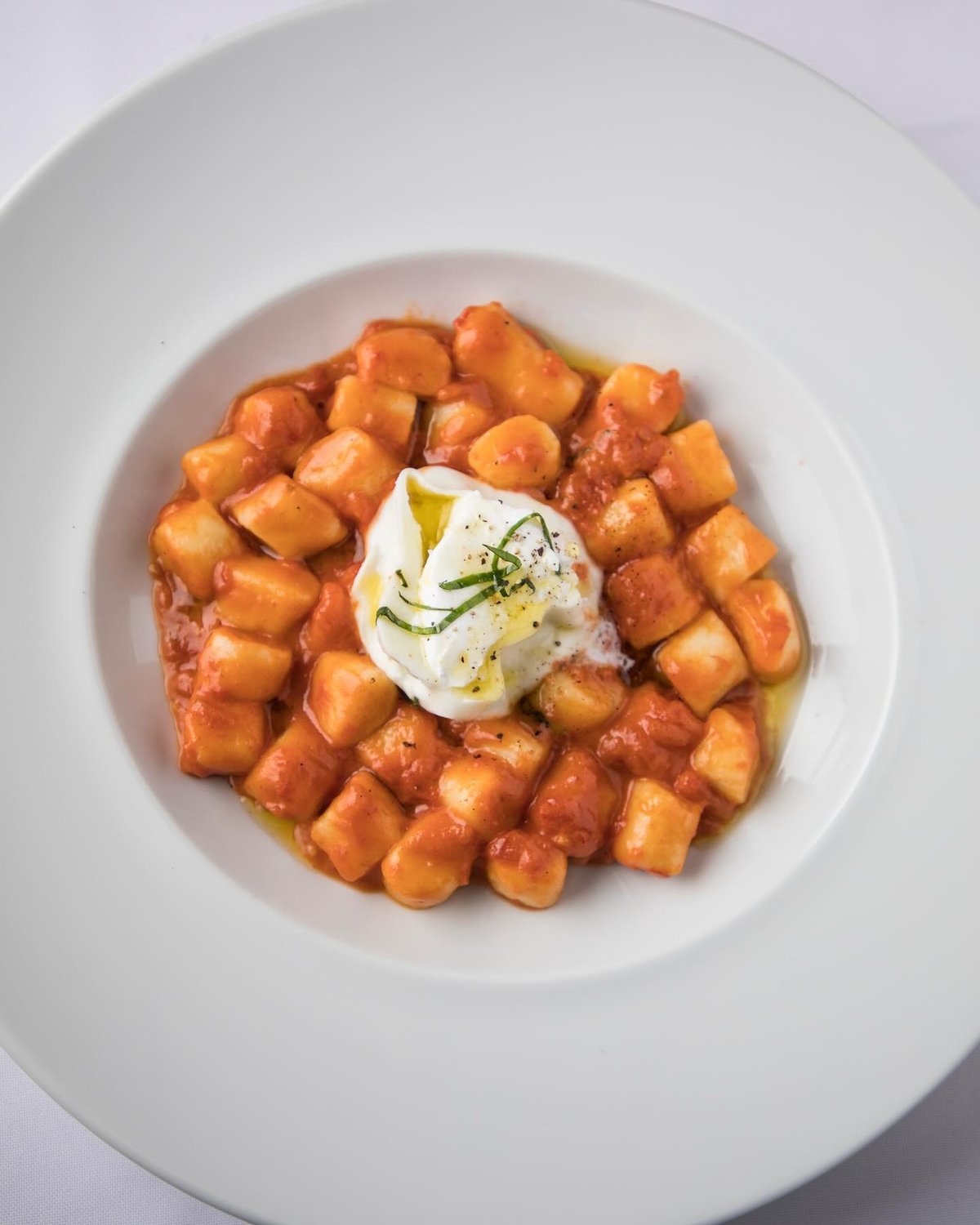 Helena Silvarolli lista restaurantes para ir com amigas em SP