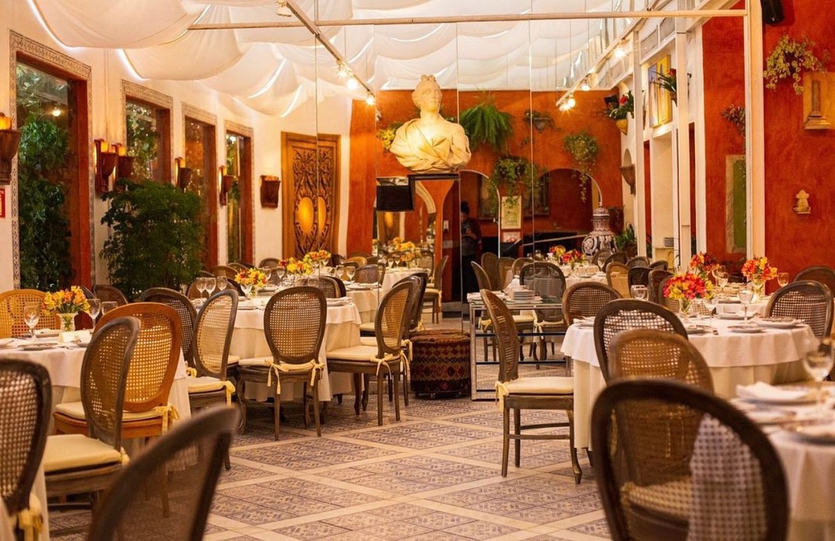 Helena Silvarolli lista restaurantes para ir com amigas em SP