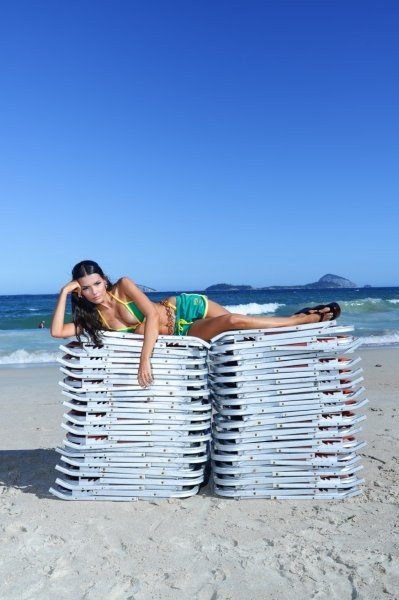 Lara Akel brilha na Sapucaí com looks inspirados no brazilcore