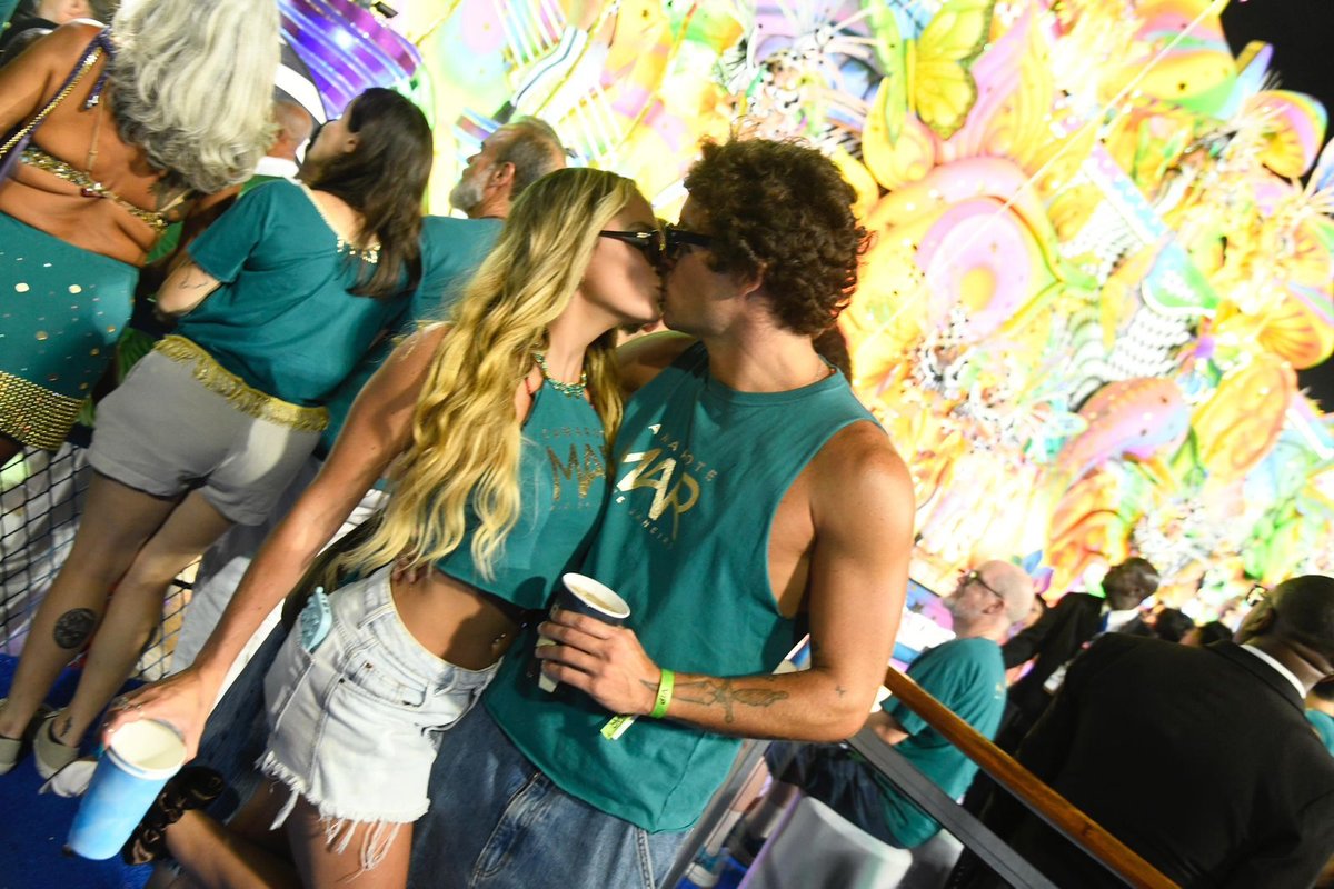 Camarote Mar brilha com Tatau, Belo e desfile de estrelas na Sapucaí