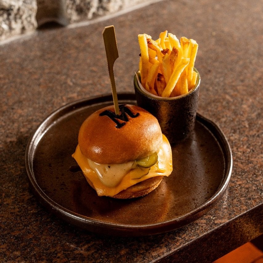 Helena Silvarolli lista restaurantes para ir com amigas em SP