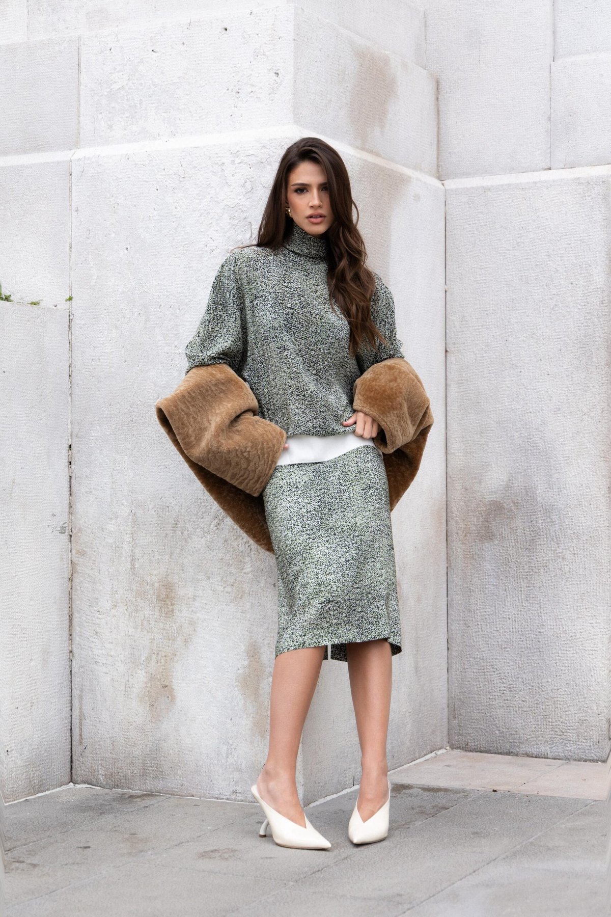 Lelê Burnier aposta em tricô e textura felpuda em Milão