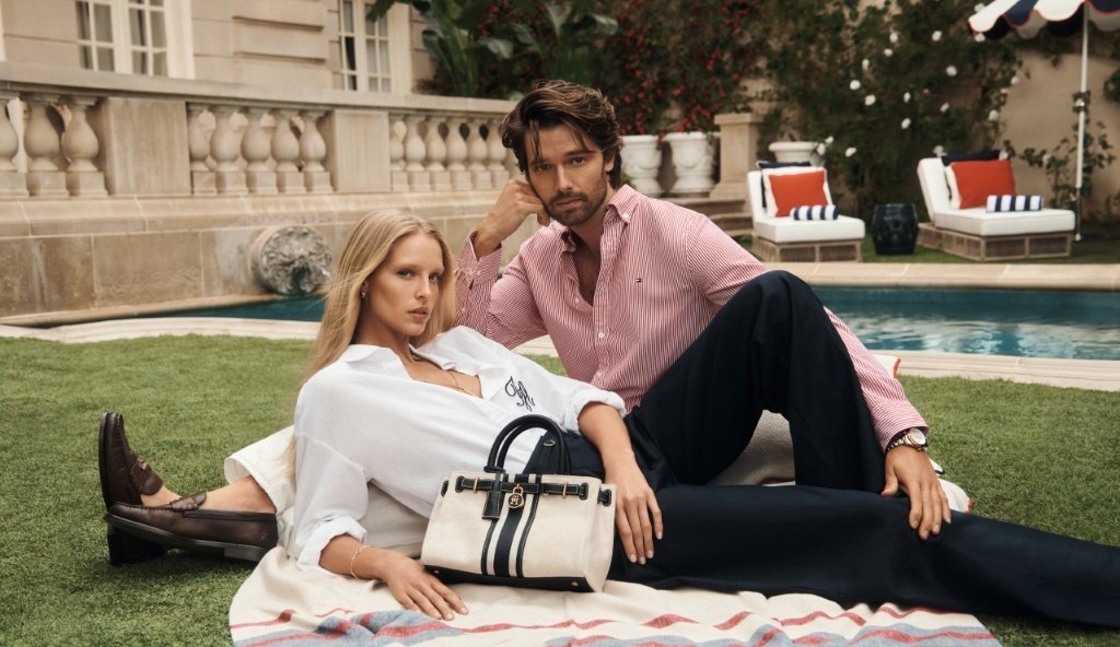 Tommy Hilfiger celebra o clássico americano em campanha Primavera 2026