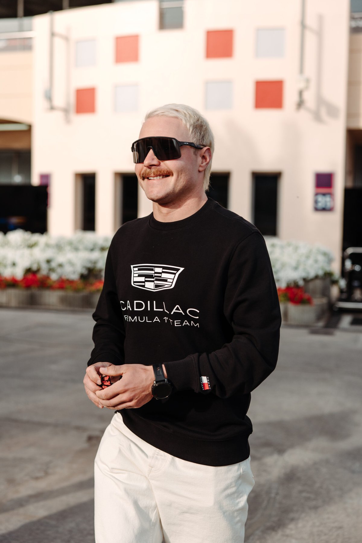 Checo Pérez e Bottas estrelam Tommy Hilfiger nos testes do Bahrein