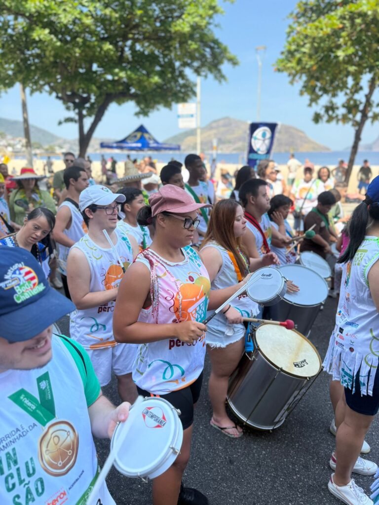 Percussomos do Amor traz protagonismo de pessoas com deficiência ao Carnaval de Niterói 2026