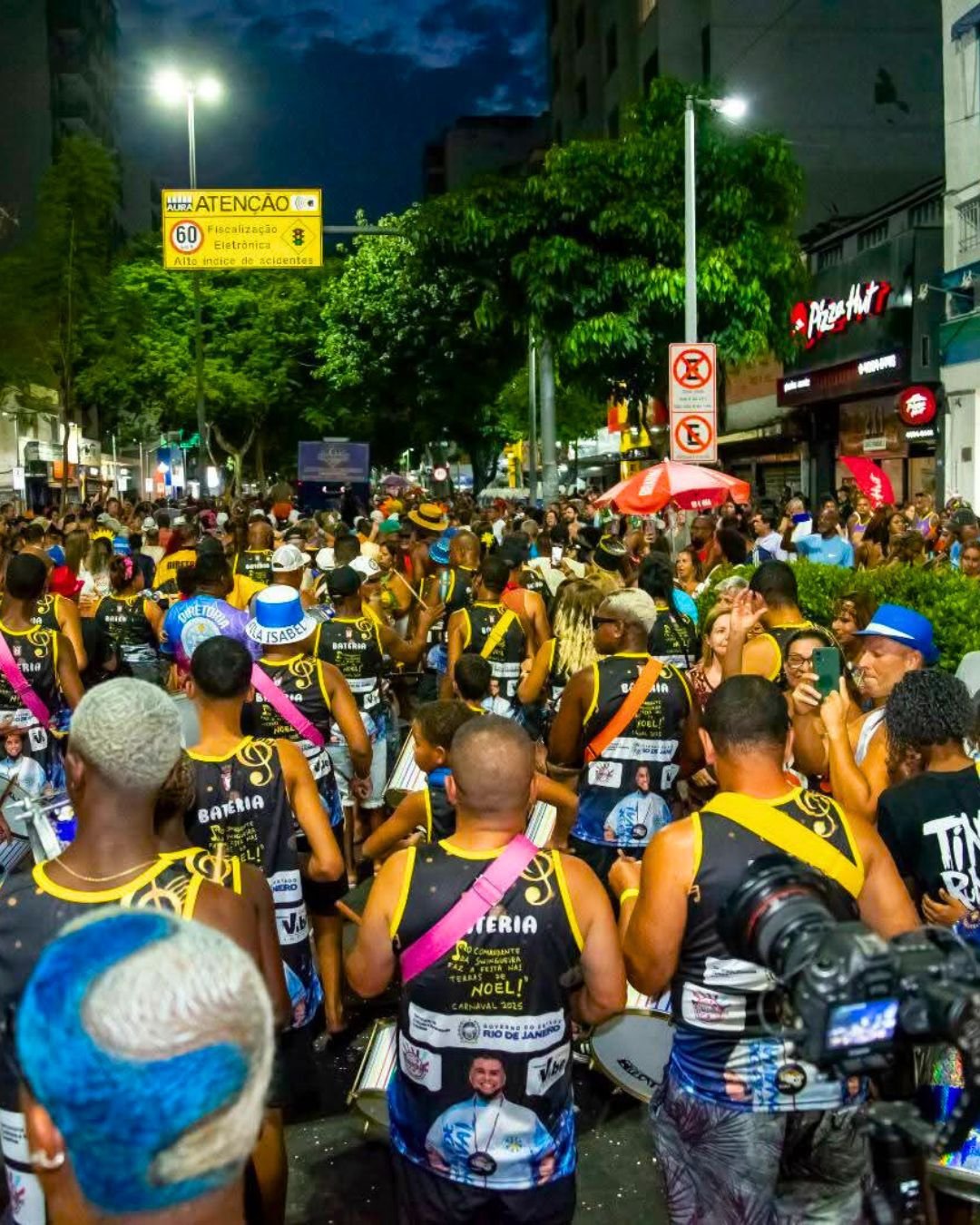 Bloco 7 de Paus homenageia Mart’nália em Vila Isabel