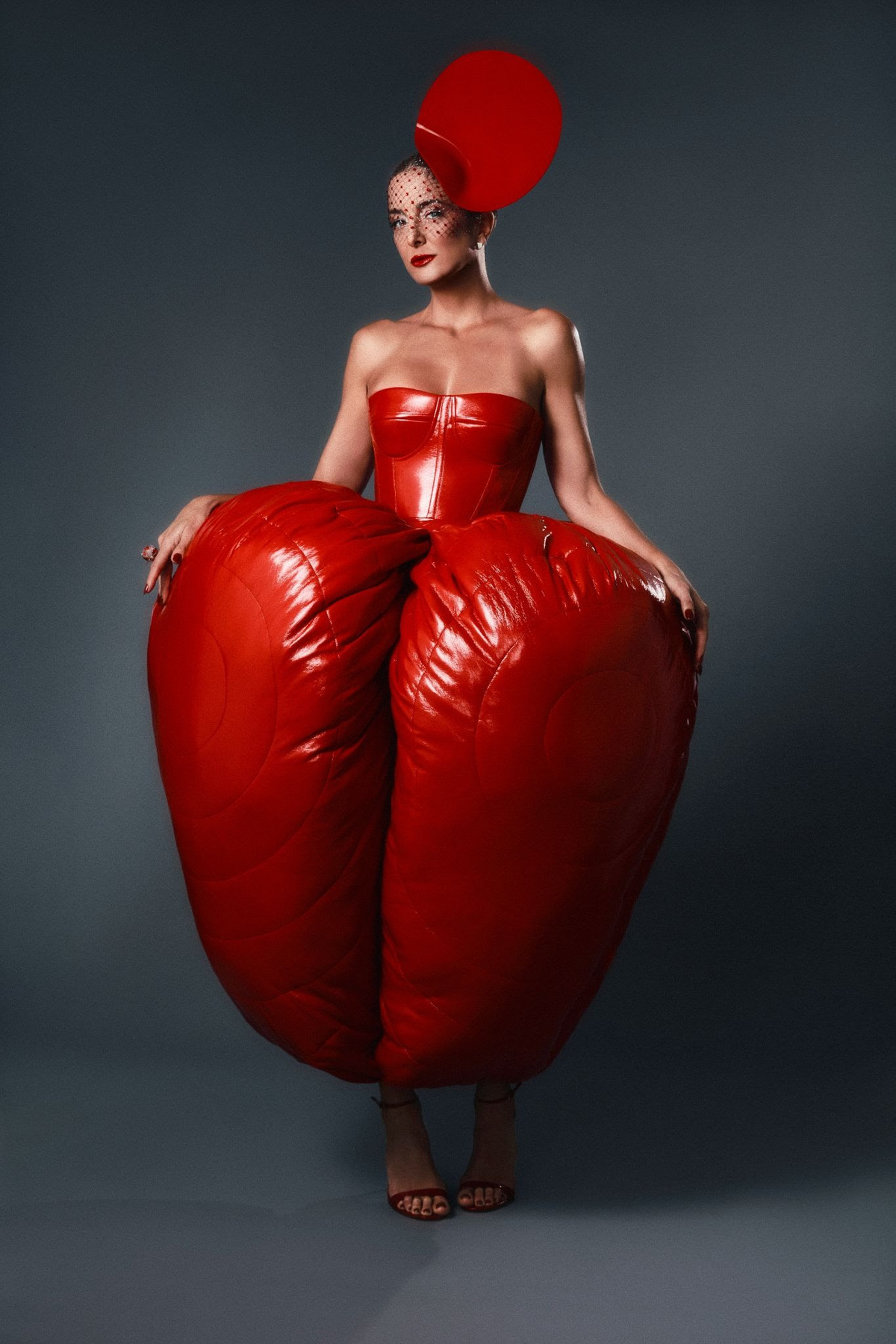 Ticiane Pinheiro usa Vitor Zerbinato em look inédito no baile