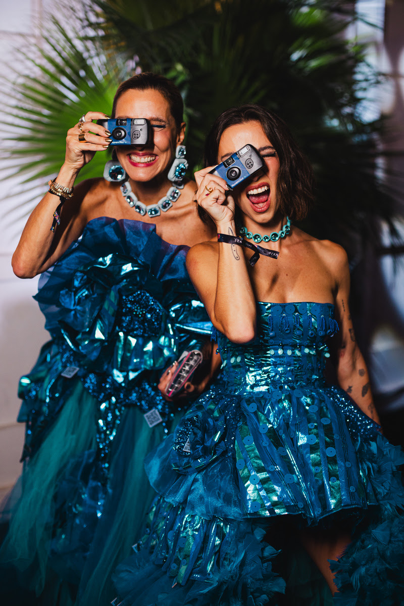 Isabela Capeto volta ao Baile da Vogue com look interativo