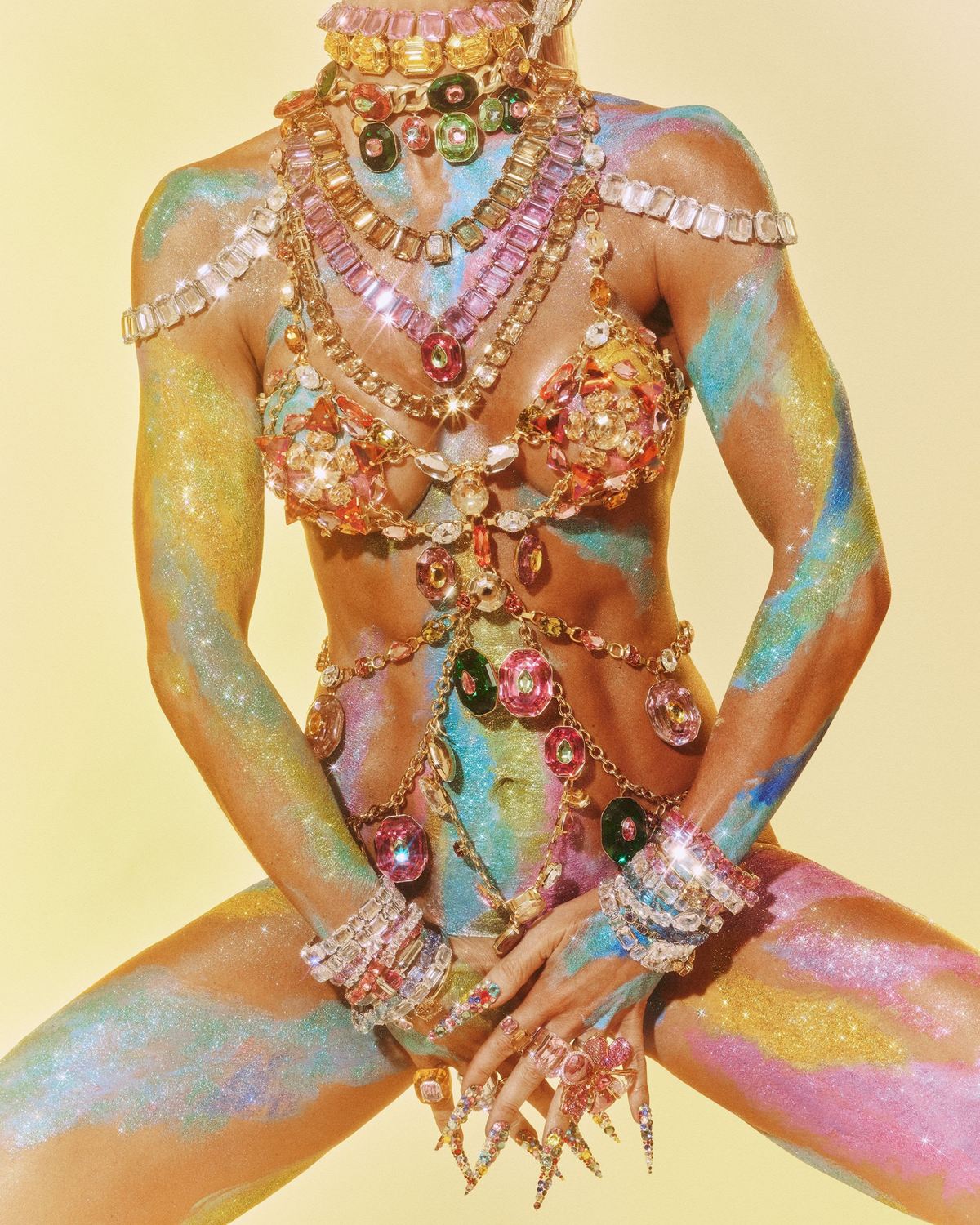 Sabrina Sato surge como “Aquarela” em look da Swarovski no Carnaval