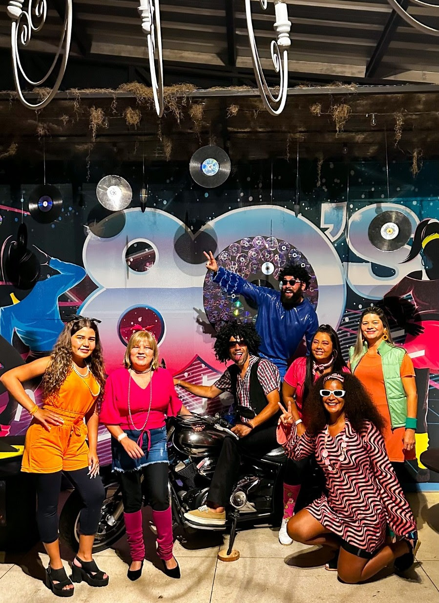 Hotéis Vilarejo transformam o verão em festa temática