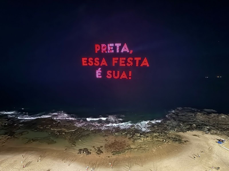iFood homenageia Preta Gil com show de drones no Carnaval de Salvador