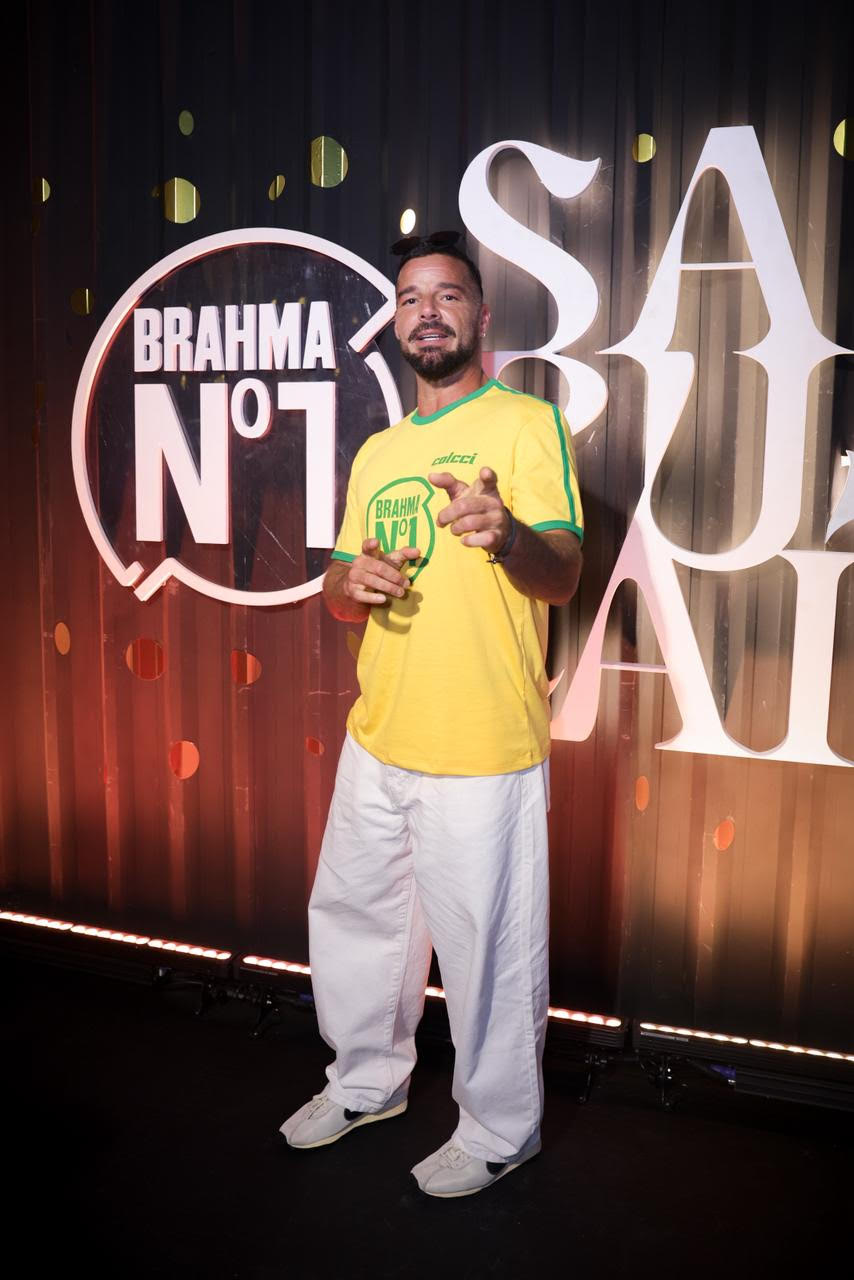 Ricky Martin volta à Sapucaí e curte Camarote Nº1 uma semana após o Super Bowl
