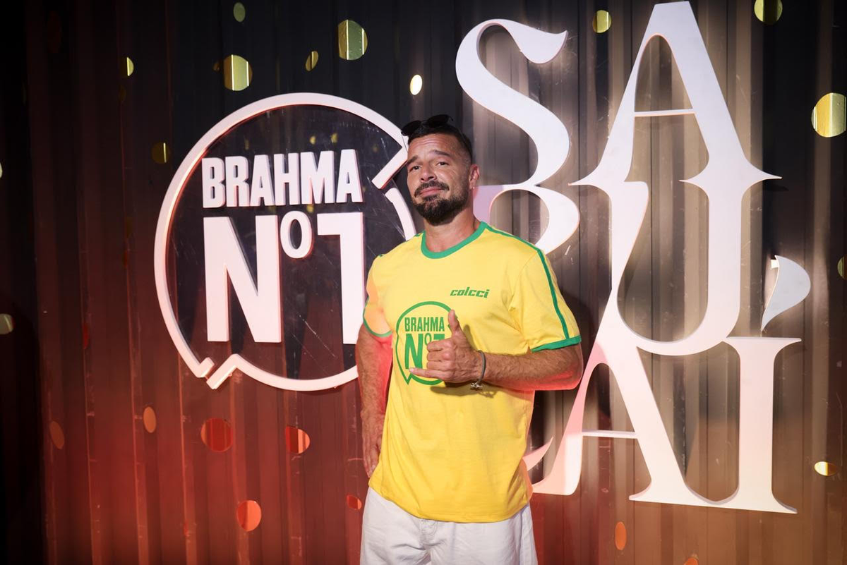 Ricky Martin volta à Sapucaí e curte Camarote Nº1 uma semana após o Super Bowl