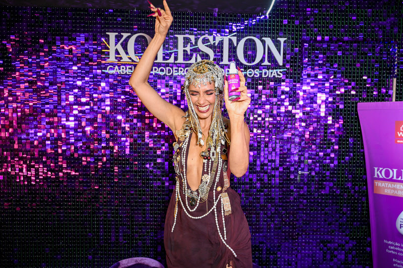 Camila Pitanga e Cris Vianna celebram amizade no Camarote Arpoador