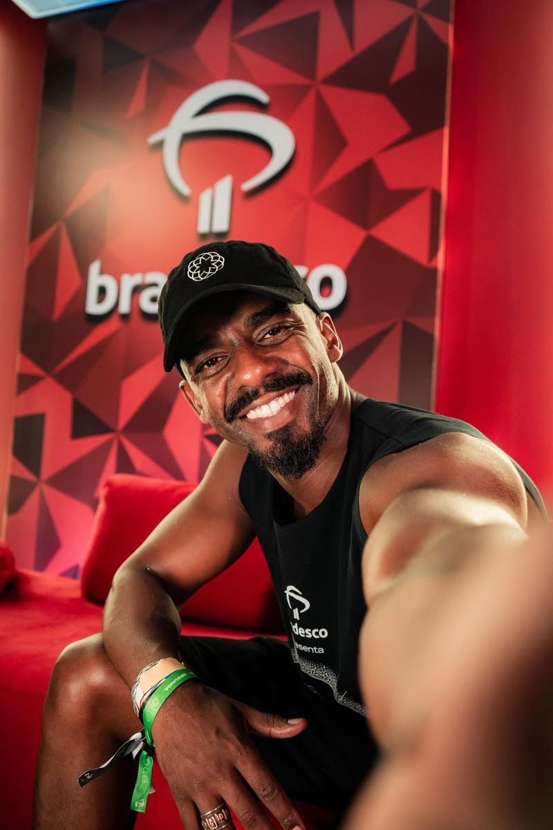 Mariana Ximenes e Tiago Abravanel curtem noite de shows no Camarote Club