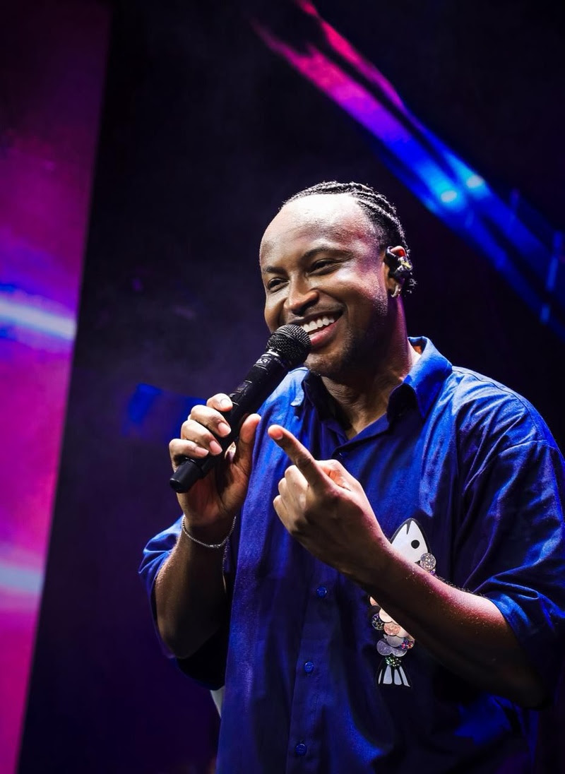 Mariana Ximenes e Tiago Abravanel curtem noite de shows no Camarote Club