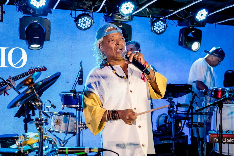 Famosos e estrelas internacionais se reúnem no Camarote Alma Rio