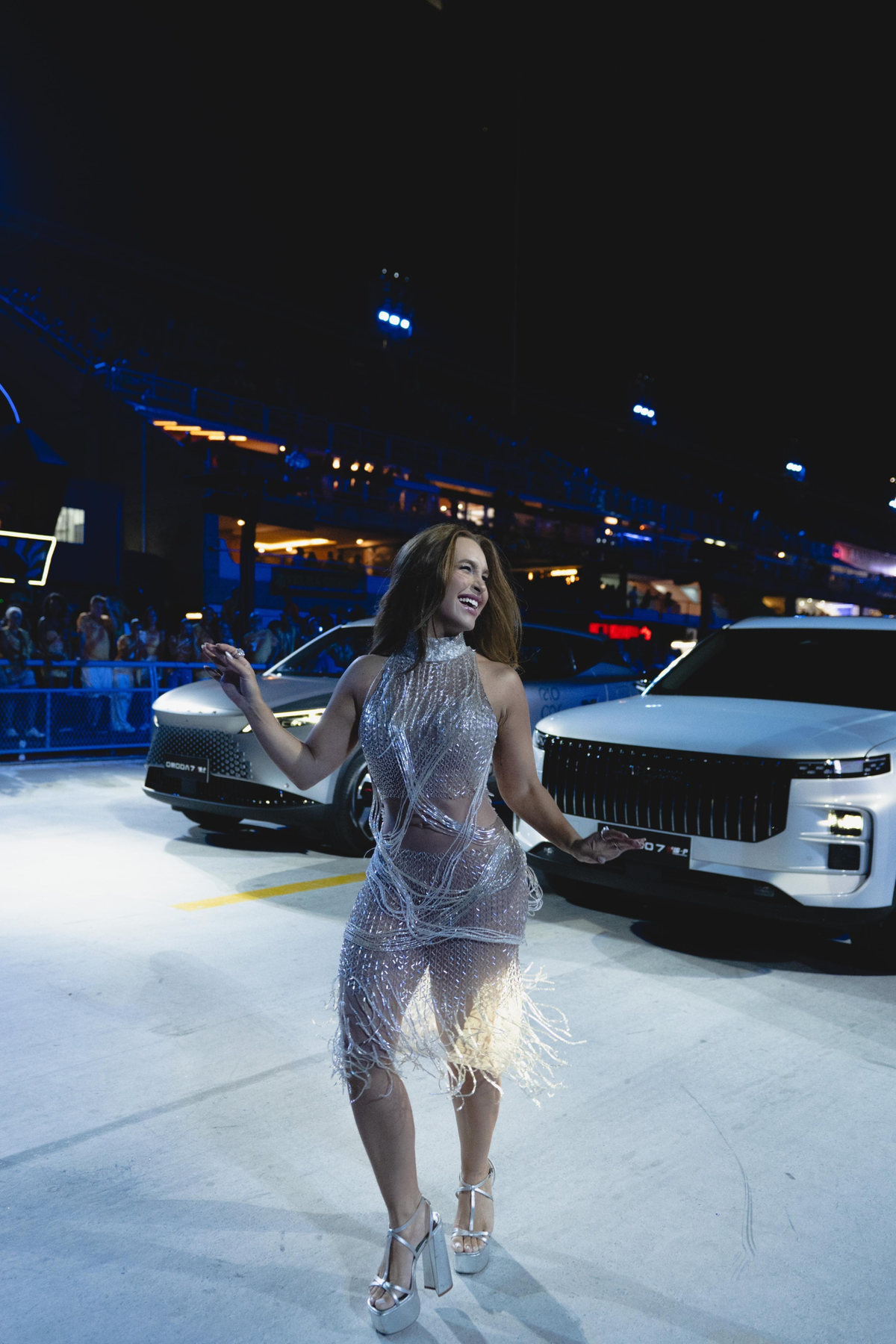 Carla Diaz brilha na abertura do terceiro dia de desfiles na Sapucaí