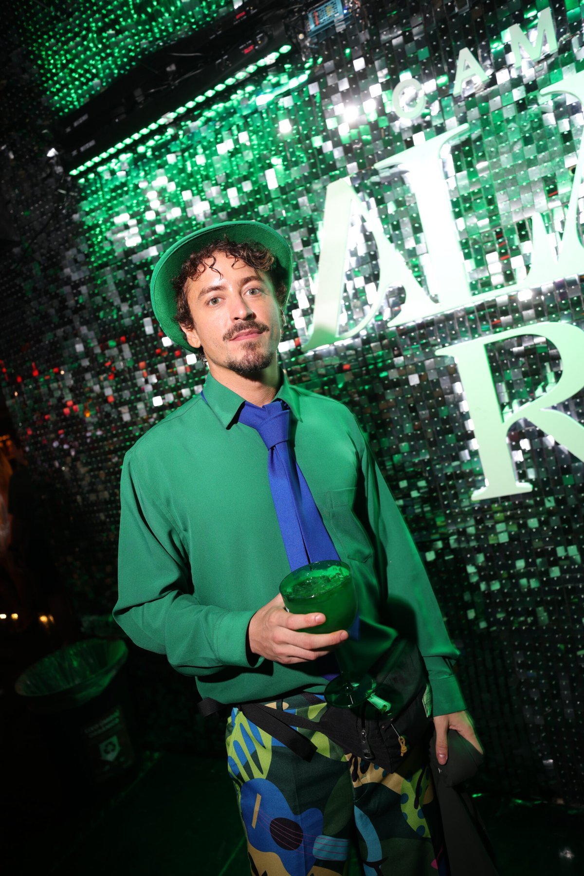 Maya Massafera e Jesuíta Barbosa brilham no Camarote Alma Rio