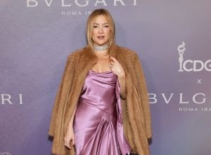 Kate Hudson brilha com joias Bvlgari no Costume Designers Guild Awards