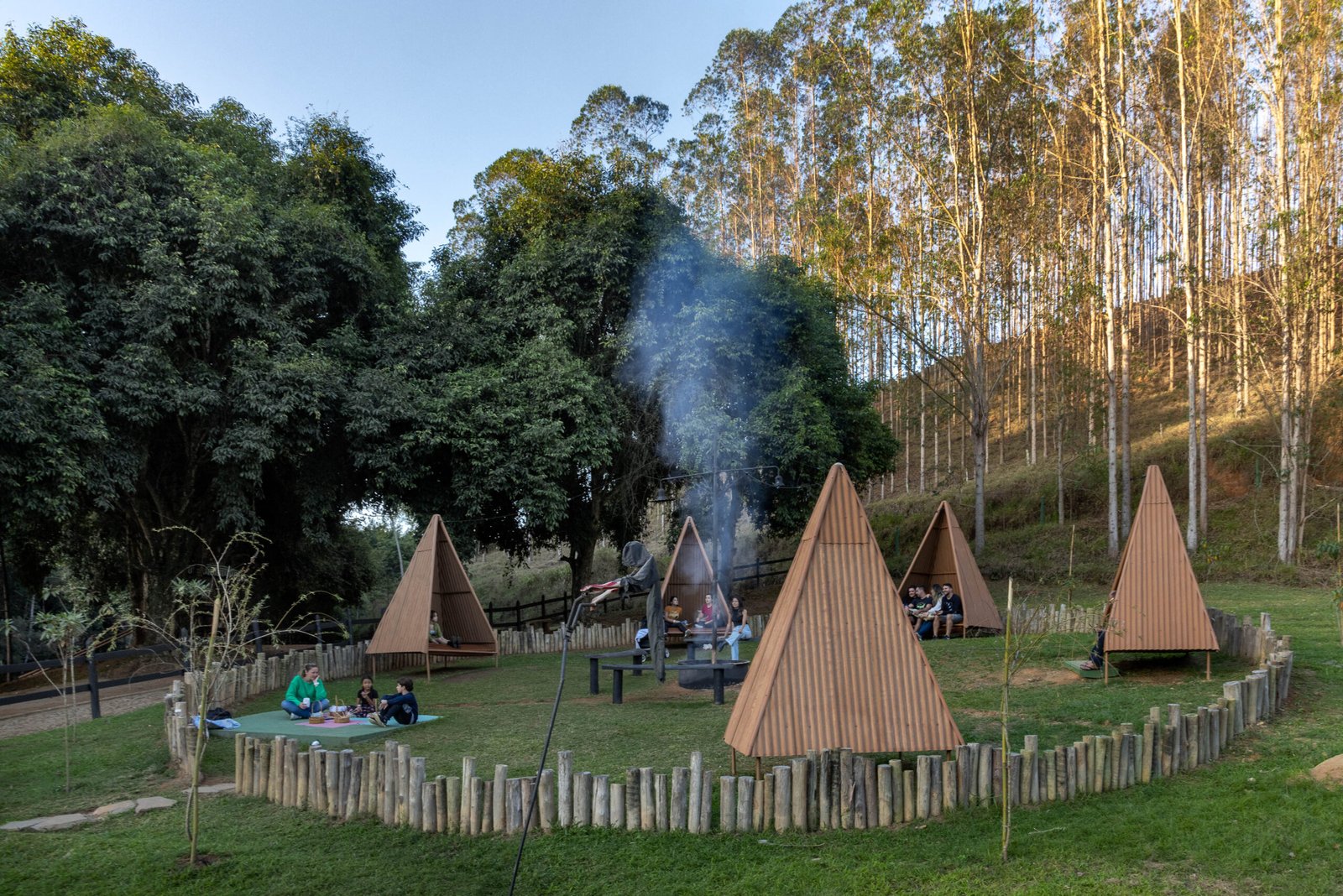 Hotel Fazenda Vilarejo cria espaço para inclusão de crianças com TEA